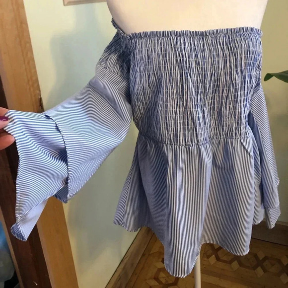 Off shoulder bell sleeve top - Picture 1 of 3